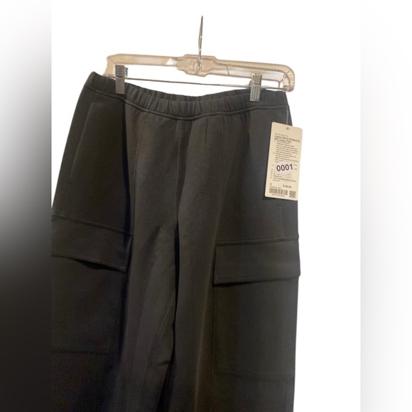 NWT Lululemon cotton blend double knit MR cargo pants Size 8 - Picture 3 of 5